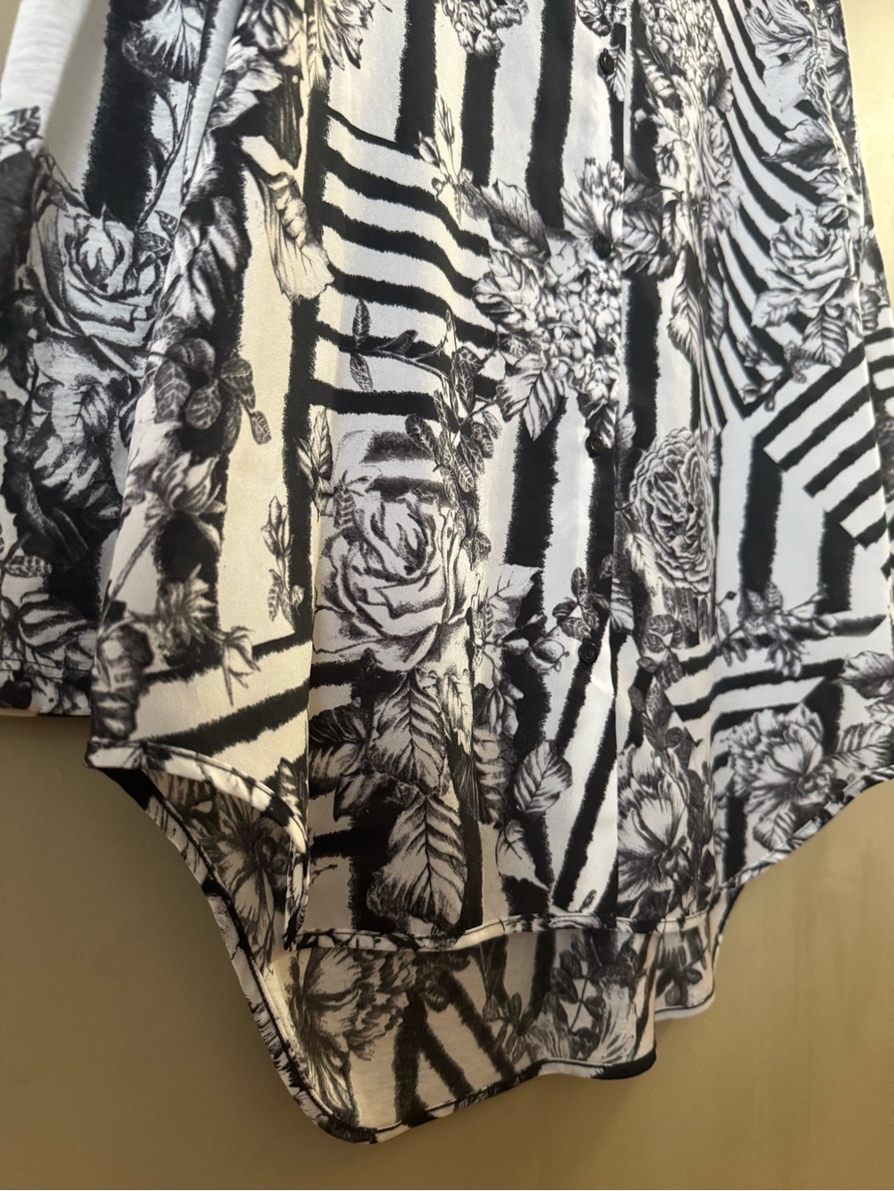 H&M Floral Stripe Mixed Print Button Down Blouse Black & White Size S EUC - Picture 4 of 12